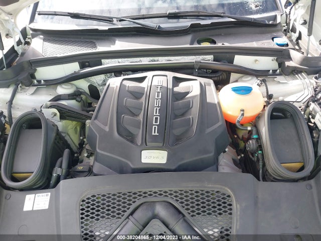 2018 PORSCHE MACAN WP1AB2A50JLB31383 Photo 9