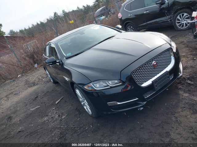 2017 JAGUAR XJ SAJWJ2GD9H8W08724 Photo 0