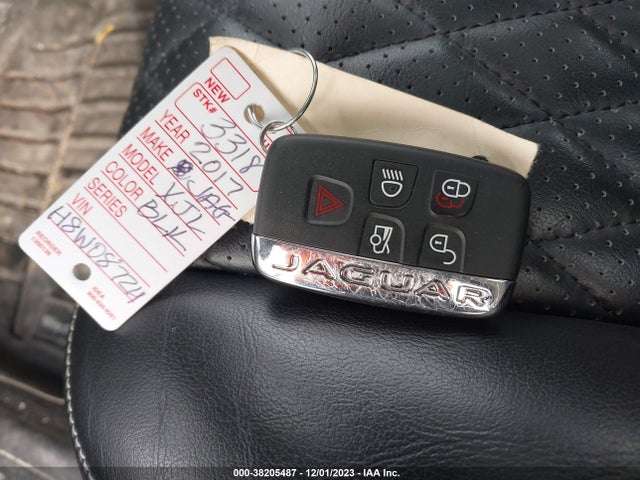 2017 JAGUAR XJ SAJWJ2GD9H8W08724 Photo 10
