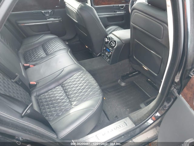 2017 JAGUAR XJ SAJWJ2GD9H8W08724 Photo 7