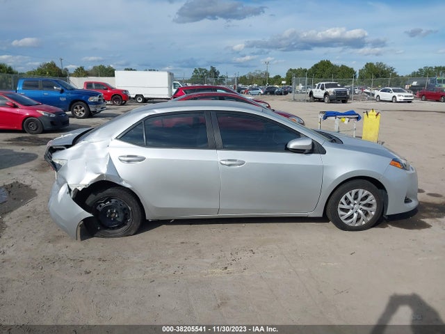Toyota COROLLA LE 2018 5YFBURHE0JP831006 Image 13