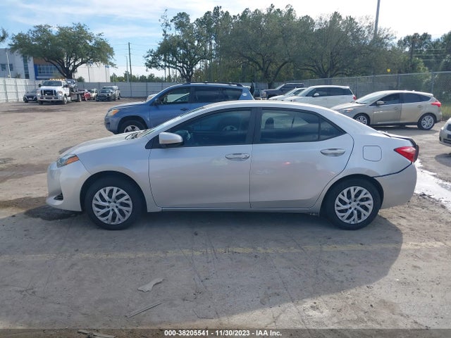 Toyota COROLLA LE 2018 5YFBURHE0JP831006 Image 14
