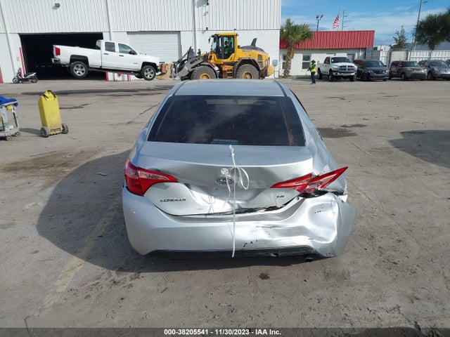 Toyota COROLLA LE 2018 5YFBURHE0JP831006 Image 16