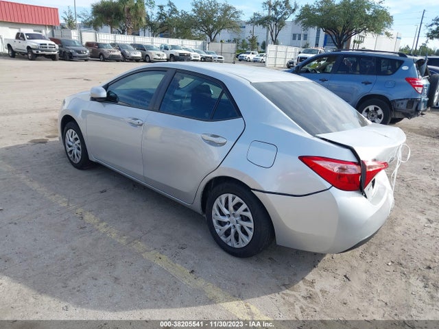 Toyota COROLLA LE 2018 5YFBURHE0JP831006 Image 3