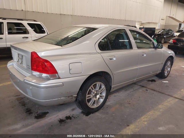 2006 VOLVO S60 2.5T VIN: YV1RH592962529729