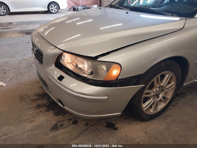 2006 VOLVO S60 2.5T VIN: YV1RH592962529729