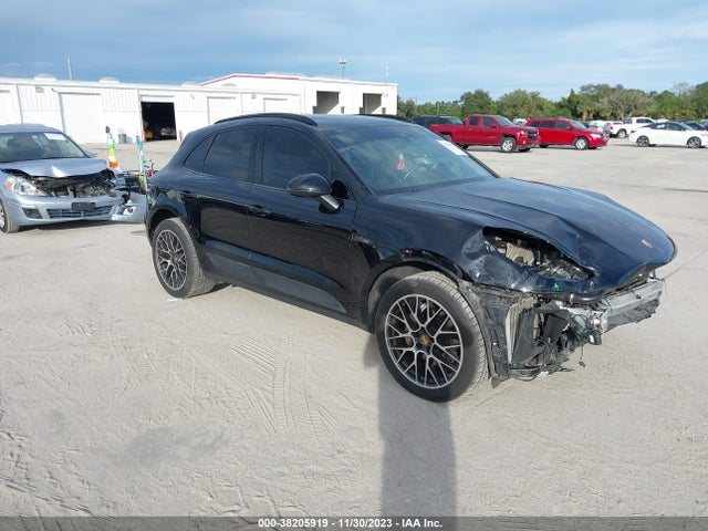 2017 PORSCHE MACAN WP1AB2A59HLB18786 Photo 0