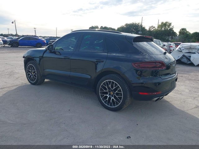 2017 PORSCHE MACAN WP1AB2A59HLB18786 Photo 2