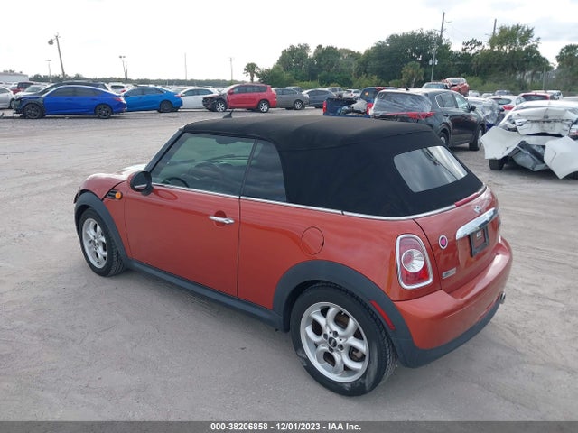 2011 MINI COOPER WMWZN3C50BTZ78420 Photo 2