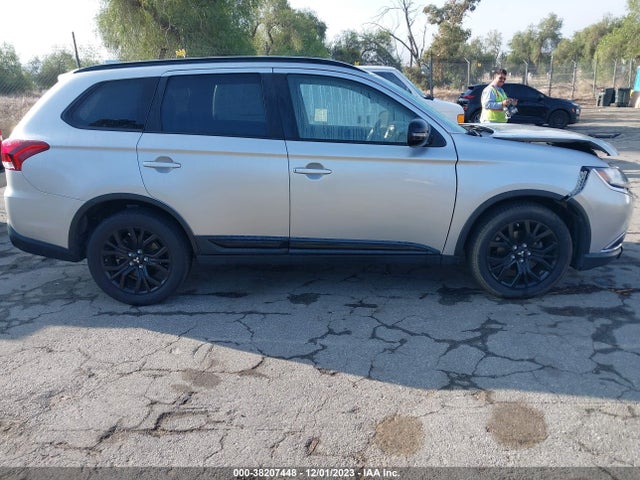 Mitsubishi Outlander 2018 JA4AD3A39JZ050941 Image 27