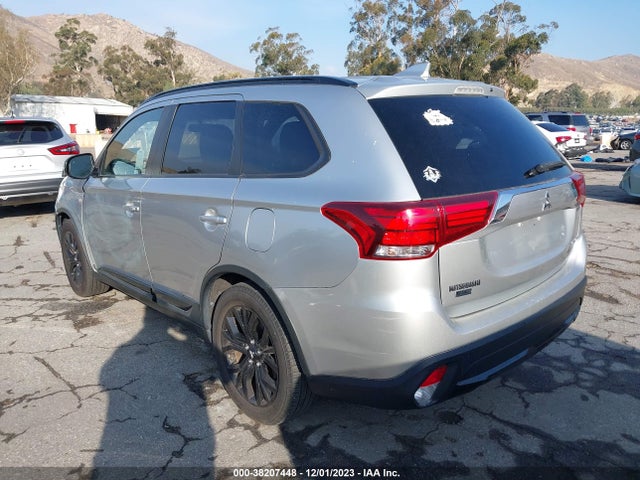Mitsubishi Outlander 2018 JA4AD3A39JZ050941 Image 17
