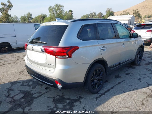 Mitsubishi Outlander 2018 JA4AD3A39JZ050941 Image 18