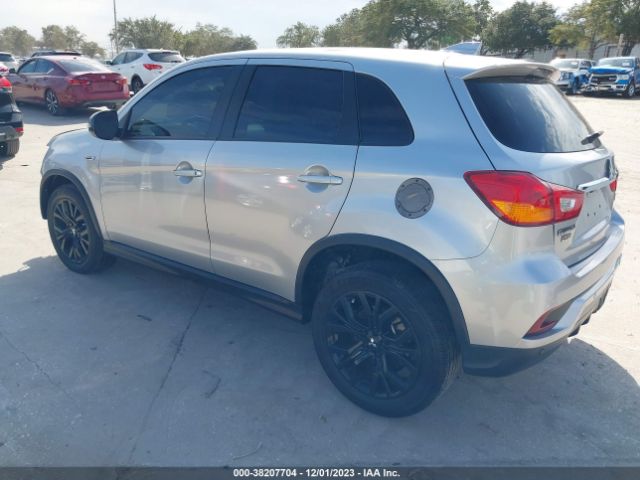2018 MITSUBISHI OUTLANDER SPORT JA4AP3AU2JU006910 Photo 2