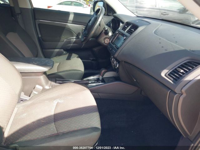 2018 MITSUBISHI OUTLANDER SPORT JA4AP3AU2JU006910 Photo 4