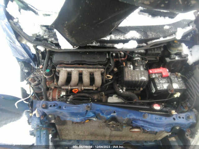 2011 HONDA FIT VIN: JHMGE8H36BC009976