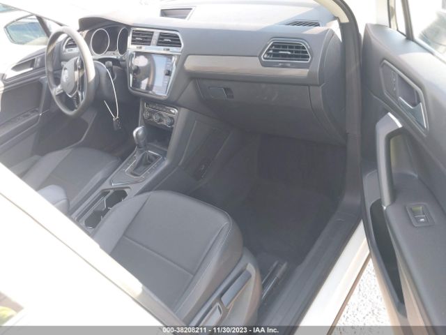 2020 VOLKSWAGEN TIGUAN 3VV3B7AX3LM118462 Photo 4
