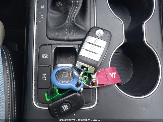 2018 KIA SORENTO 3.3L SXL VIN: 5XYPKDA52JG381064