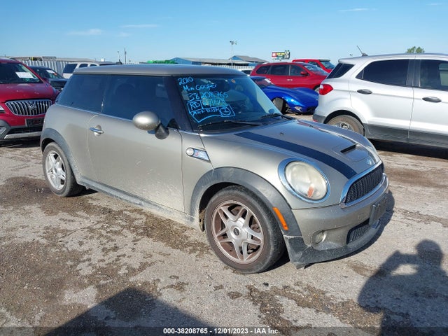 2010 MINI COOPER S WMWMF7C54ATZ70897 Photo 0