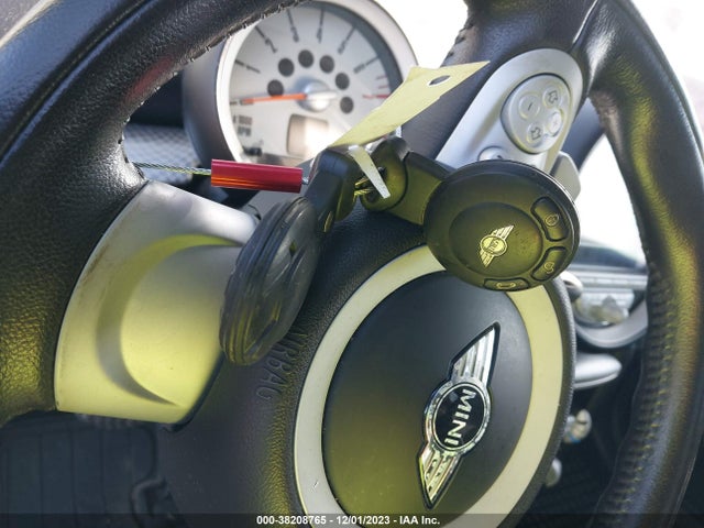 2010 MINI COOPER S WMWMF7C54ATZ70897 Photo 10