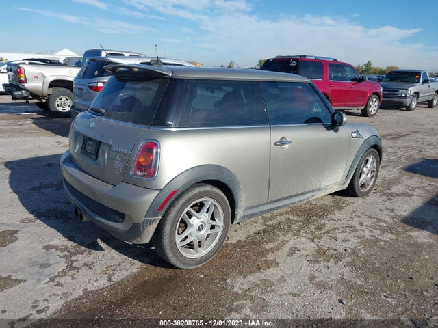 2010 MINI COOPER S WMWMF7C54ATZ70897 Photo 3