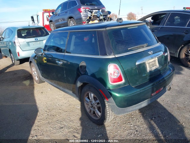 2012 MINI COOPER WMWSU3C58CT262192 Photo 2