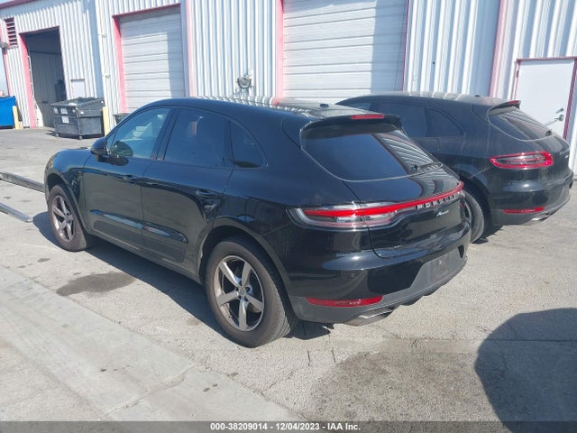 2021 PORSCHE MACAN WP1AA2A56MLB14675 Photo 2