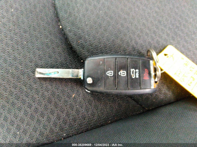 KIA Optima Lx 2018 5XXGT4L35JG269369 Image 11