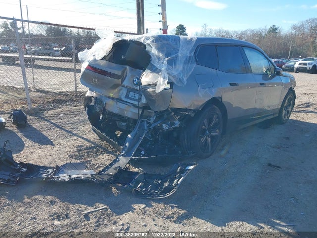 2024 BMW IX XDRIVE50 VIN: WB523CF09RCP25421