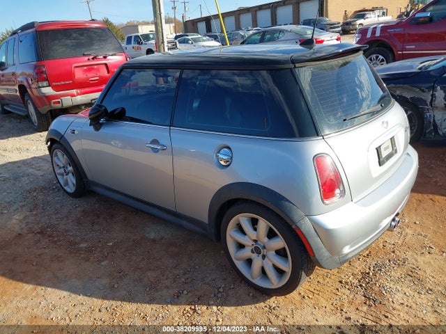 2006 MINI COOPER S WMWRE335X6TJ33922 Photo 2
