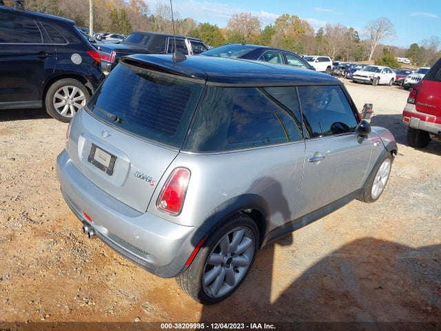 2006 MINI COOPER S WMWRE335X6TJ33922 Photo 3