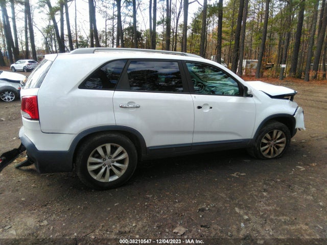 2011 KIA SORENTO LX V6 VIN: 5XYKT4A22BG095455