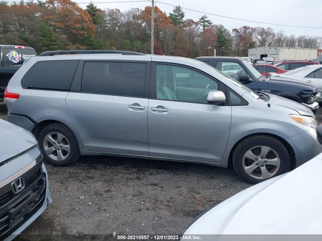2011 TOYOTA SIENNA LE V6 VIN: 5TDKK3DC3BS006707