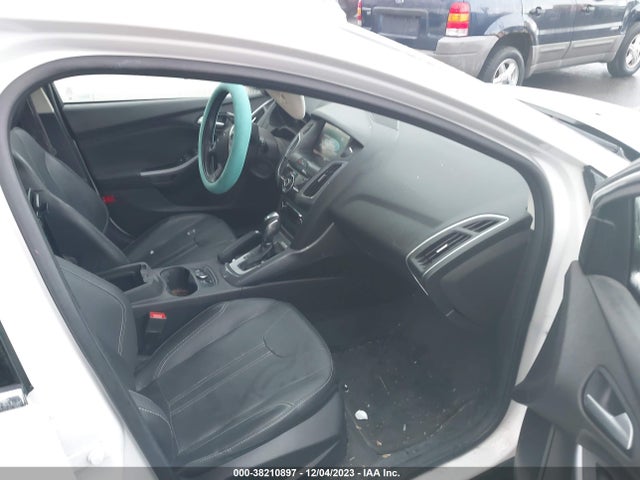 2014 FORD FOCUS TITANIUM VIN: 1FADP3N25EL229911