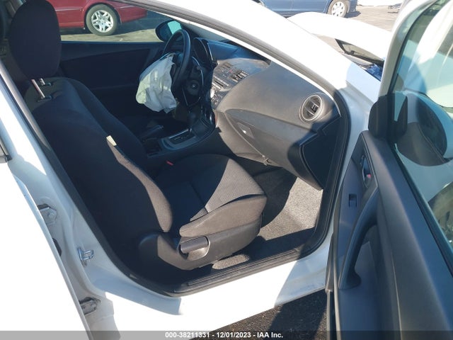 2011 MAZDA MAZDA3 I SPORT VIN: JM1BL1UG0B1491003