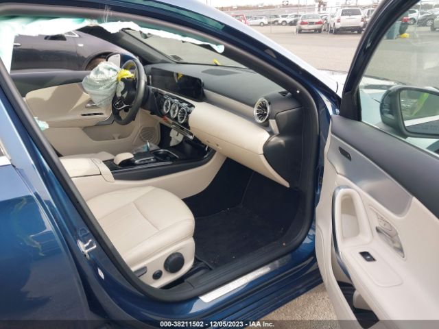 W1K3G4FB1NJ361074 Mercedes-Benz A 220 4matic