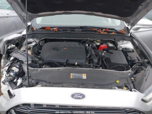 1FA6P0HD2G5135318 Ford FUSION SE