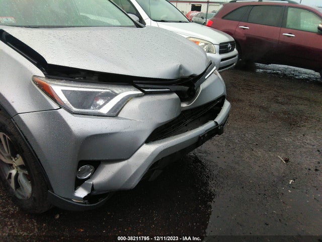 2018 TOYOTA RAV4 XLE VIN: JTMRFREV6JJ232418