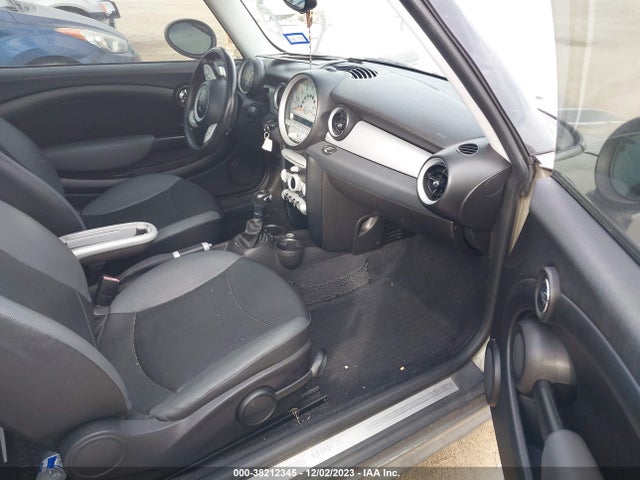 2009 MINI COOPER CLUBMAN WMWML33519TX34091 Photo 4