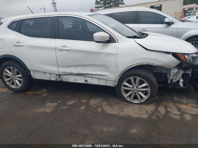 JN1BJ1CP2JW192298 Nissan Rogue Sport S