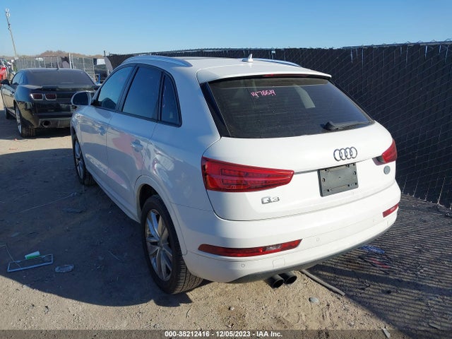 WA1BCCFS8HR015051 Audi Q3 2.0t Premium