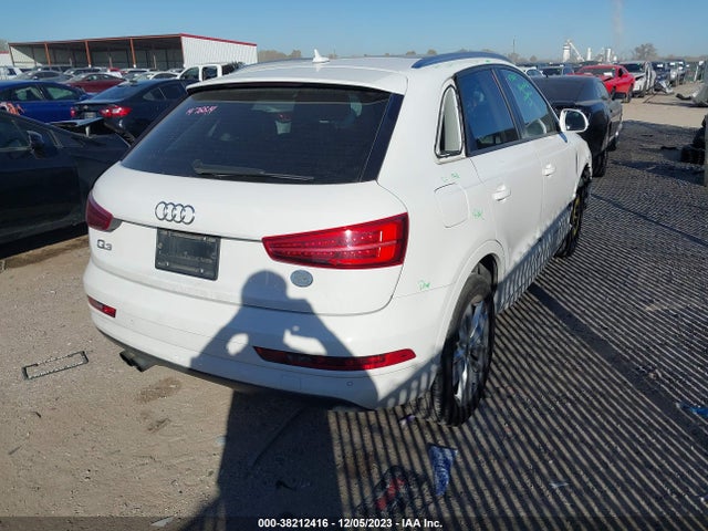 WA1BCCFS8HR015051 Audi Q3 2.0t Premium