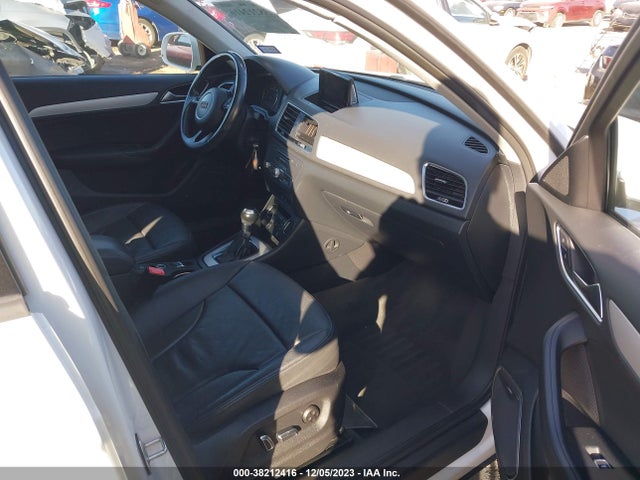 WA1BCCFS8HR015051 Audi Q3 2.0t Premium