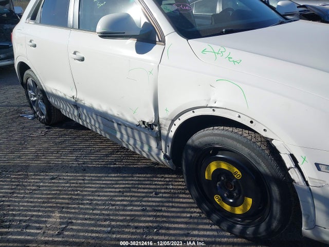 WA1BCCFS8HR015051 Audi Q3 2.0t Premium