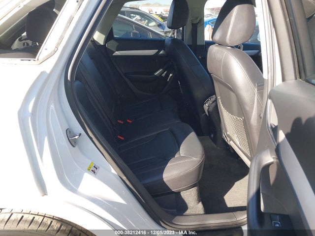 WA1BCCFS8HR015051 Audi Q3 2.0t Premium