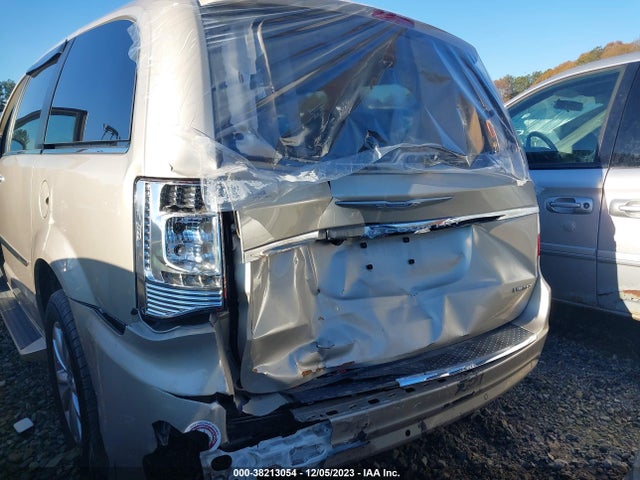 2C4RC1GG8GR133516 Chrysler Town & Country Limited Platinum