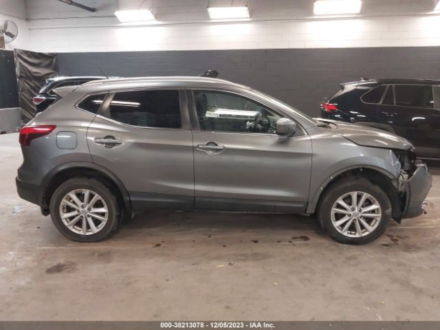 JN1BJ1CR0HW126876 Nissan Rogue Sport Sv