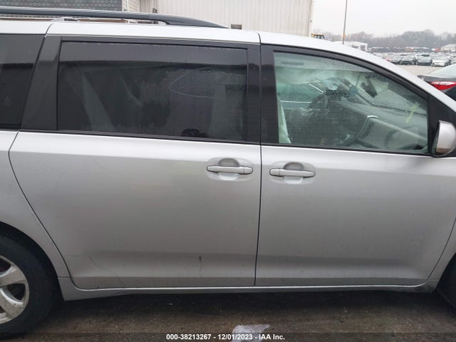 2015 TOYOTA SIENNA LE 8 PASSENGER VIN: 5TDKK3DC3FS643618