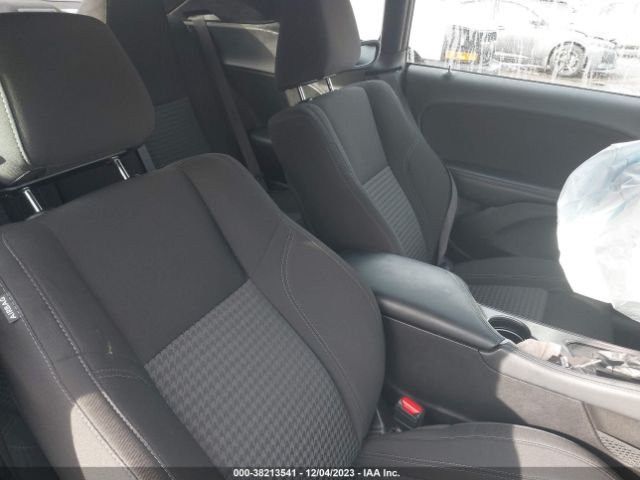 2C3CDZAG0PH586808 Dodge Challenger Sxt