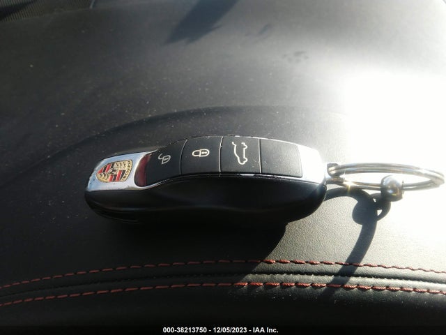 2018 PORSCHE MACAN WP1AA2A52JLB10263 Photo 10