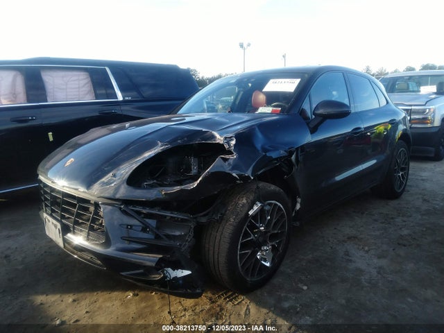 2018 PORSCHE MACAN WP1AA2A52JLB10263 Photo 1